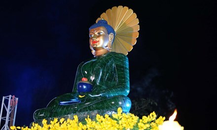 В Хайфоне проходит выставка статуи Будды из жемчуга  - ảnh 1